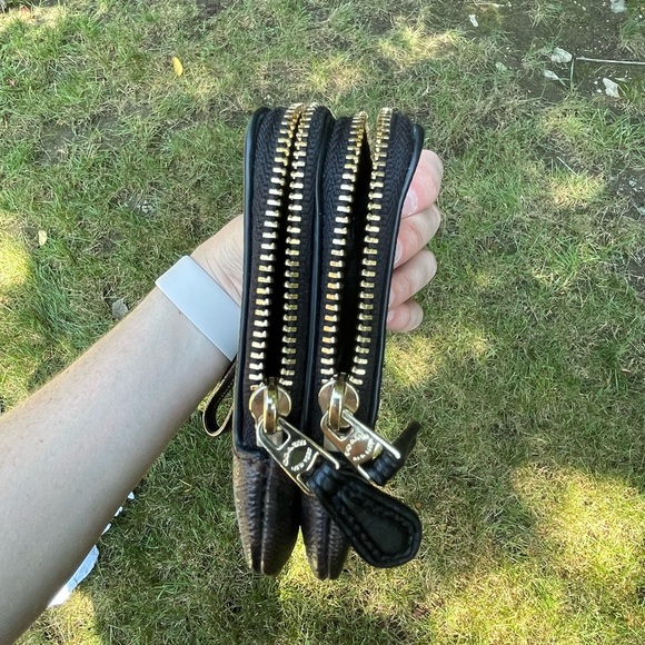 Coach wristlet - Picture 5 of 5